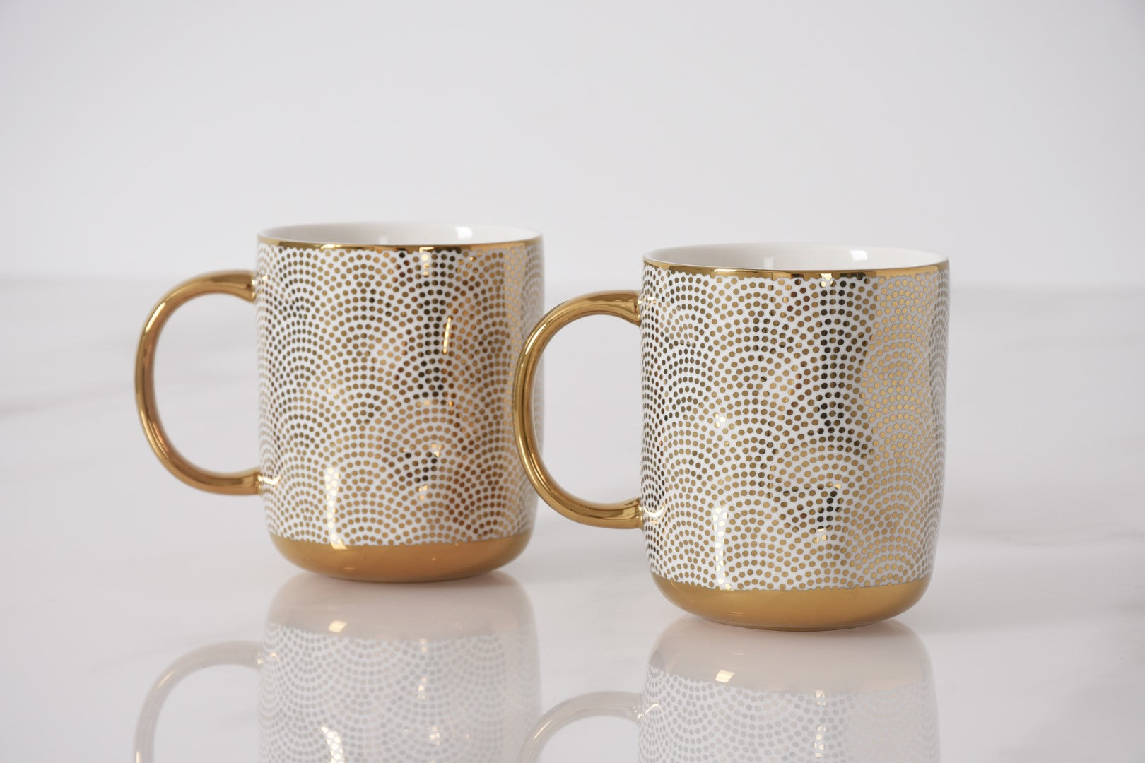 Pampa Bay Get Gifty Set of 2 Dotted Gold Porcelain Mugs in Gift Box

Luxury gold dotted porcelain mugs with gold handles

Elegant Pampa Bay mug gift set for coffee and tea