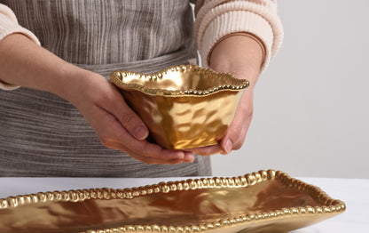 Monte Carlo Square Snack Bowl in matte gold with beaded edge

Luxury gold porcelain snack bowl with hammered texture

Gold bowl for dips, nuts, sweets, and appetisers