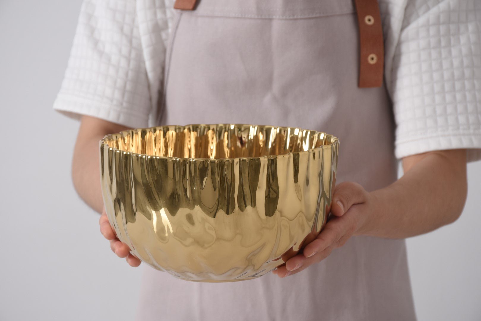 Pampa Bay Mascali D'Oro Medium Bowl | Gold Porcelain Serving Bowl - Peak Home Decor