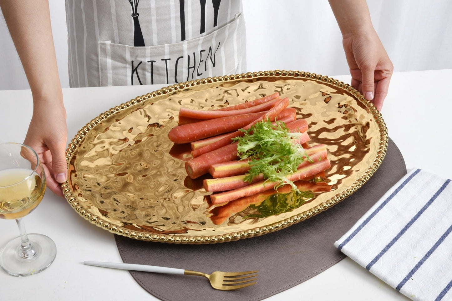 Monaco Oval Platter (Large) – gold porcelain serveware with hammered titanium finish

Luxury gold titanium platter by Pampa Bay Monaco Collection

Elegant porcelain oval serving platter in gold finish