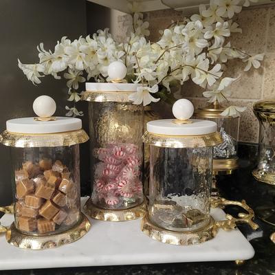 Ruffled gold glass canisters with marble lids – luxury kitchen set
Marble lid ruffled gold canister for elegant storage
Hammered glass ruffled gold canisters for coffee station decor
Luxury marble and ruffled gold canister set